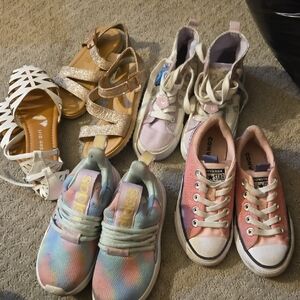 Little Girls Sneaker And Sandals In Good Condition